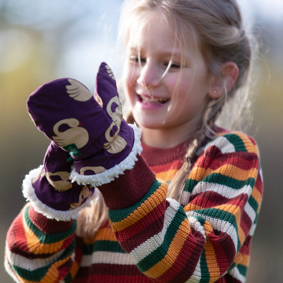 Sleeping Swans Sherpa Lined Mittens Purple / 5-8y