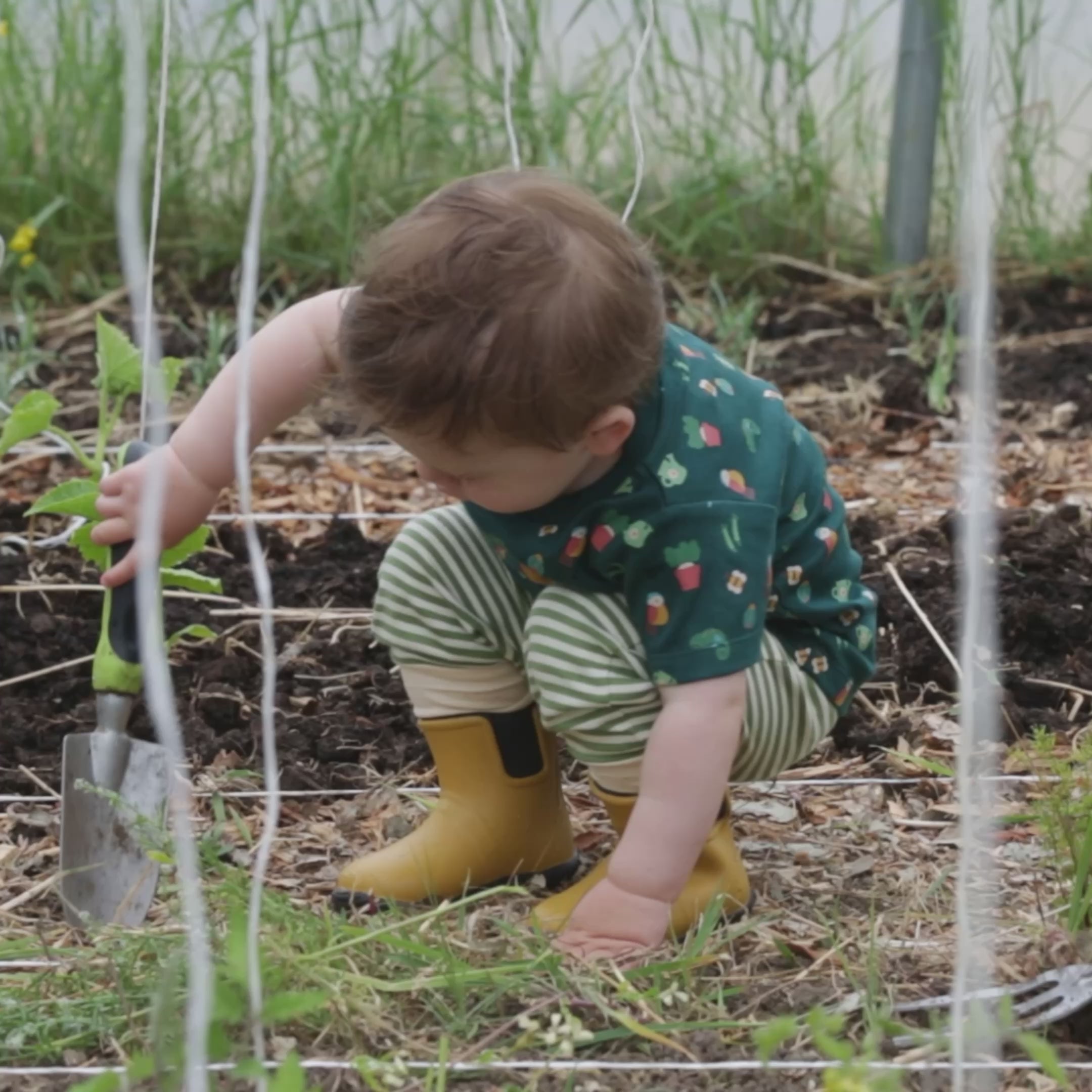 Load video: Spring Garden Organic T Shirt &amp; Jogger Playset