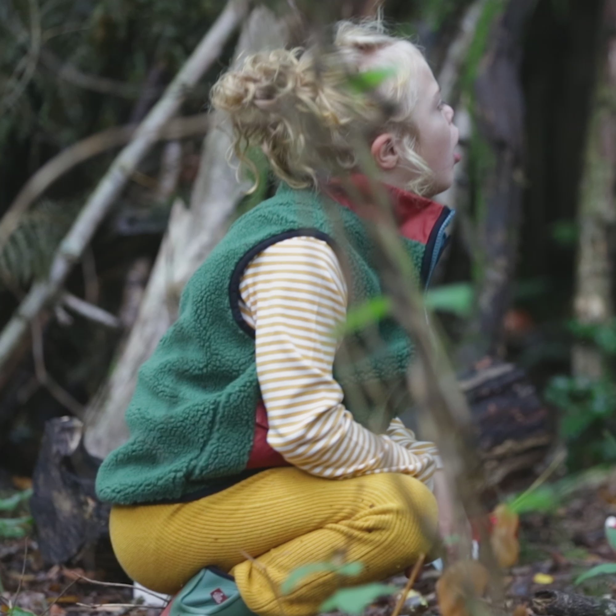 Load video: Cream Cosy Zip Up Recycled Fleece Gilet